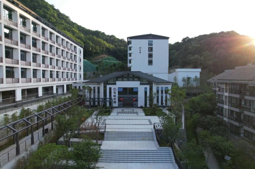 1762320741927614.webp 西湖2.webp