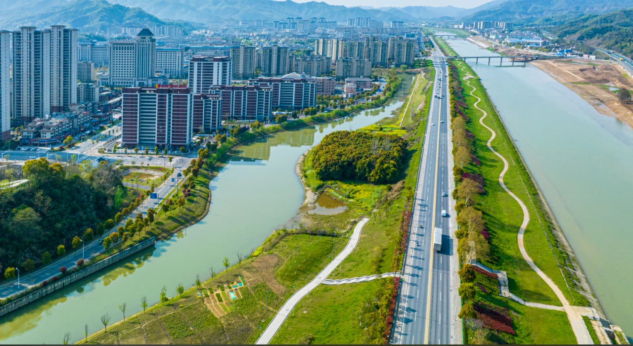 1762325655363968.webp 东至1.webp